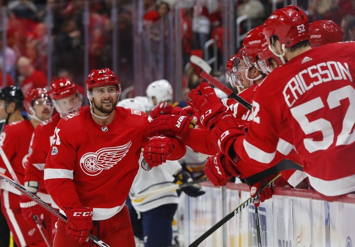 Tatar s víťazným gólom proti Buffalu, Bobrovskij v kurze